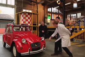 科学家突发奇想，马和汽车哪个的力量更大？科学家准备做个实验视频封面