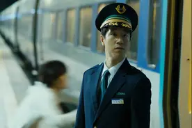 女子感染病毒，趁乘务员不注意溜进列车，可怕的事情就要发生了！视频封面