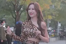 黑色紧身皮裤，还是搭配尖头高跟鞋更显身材视频封面