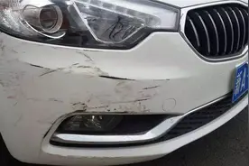 车停路边被刮，肇事者逃逸咋办？老司机：使出这招，对方乖乖赔偿