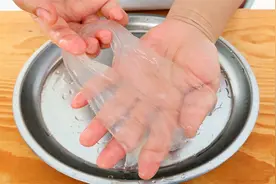 1碗淀粉2碗半水，自制东北大拉皮，晶莹剔透顺滑爽口，夏天美食视频封面