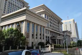 劳荣枝对案件管辖权异议被驳回，受害人家属：她表现淡定视频封面