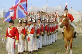 英国红衣军列队准备排枪射击法军步兵，不料被法国轻骑兵偷袭视频封面