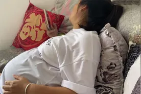 今天带闺蜜来家里吃饭，没想到她已经怀孕9个月了，肚子那么大视频封面