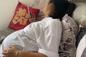 今天带闺蜜来家里吃饭，没想到她已经怀孕9个月了，肚子那么大视频封面