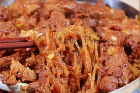 排骨不红烧不煮汤，配上红薯粉条做河南特色美食粉蒸排骨，太香了