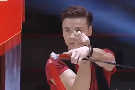 吴京张晋谁的功夫更厉害，张晋挥剑行如流水，怪不得蔡少芬犯花痴视频封面