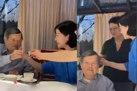 99岁杨振宁携45岁妻子聚餐，好友围着敬酒，翁帆连忙起身以示尊重视频封面