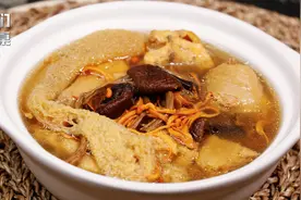 母鸡十菌汤的做法，让多种蘑菇的鲜美，回荡在节日的厨房！