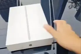 苹果店门口当着面砸烂ipad，虎牙一哥被苹果店员歧视？视频封面