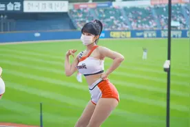 21秒，扭臀舞，跟我一起左右摇摆，这谁顶得住啊！评论有精彩！视频封面