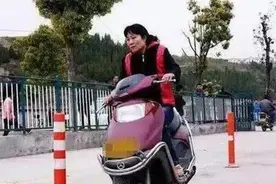 电动车也要考驾照了？看到巨额报名费，老百姓怕了：步行出门挺好视频封面