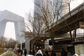 地面见白、雪花飞舞！北京迎来2021年首场降雪视频封面