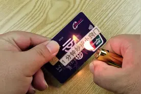 你家有废旧不用的银行卡吗？打火机烤一烤真聪明，快回家找出来视频封面