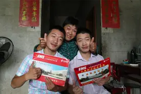 00后脑瘫双胞胎兄弟双双考上大学，谈及母亲泪流满面：她很辛苦视频封面