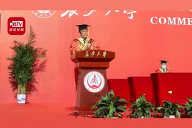 最暖云毕业！长安大学校长隔空喊话：欢迎大家参加任何一届毕业礼视频封面