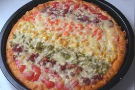 大年初三，阿源没有走亲戚，在家烤披萨吃，外酥里软，孩子超爱吃