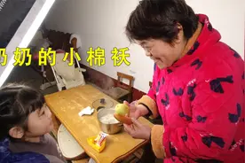 5岁孙女有零食不舍得吃，回家送给奶奶，奶奶的反应出乎意料！视频封面