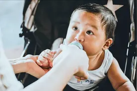 冲好的奶粉可以存放多久？如果超过这个时间，那就别给宝宝喝了视频封面