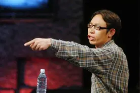 当年在汶川地震中，丢下学生自己逃跑的老师，现在过得怎么样了？视频封面