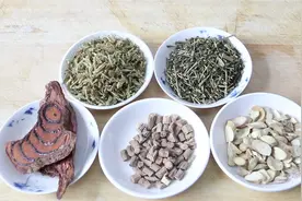“养生先养脚，养脚永不老”，5味中药煮水泡脚，腰腿健康又强壮视频封面