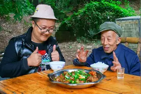 排骨新吃法，秘制一份“小煎排骨”香辣美味，先收藏了