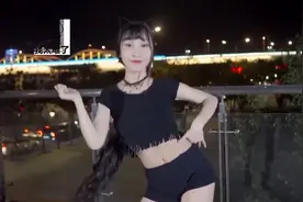 满级人类：美女短裤有点尴尬哦！视频封面