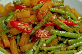 教你土豆烧豆角的家常做法，步骤详细，软烂入味下酒又下饭视频封面