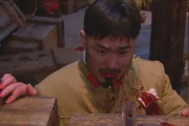 杀出绝地：古思华为救李铁杆中枪身亡，石头哥舍身炸掉了军火库视频封面