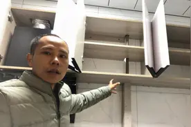 厨房吊柜要打背板吗，没打就是偷工减料？听听师傅怎么说视频封面