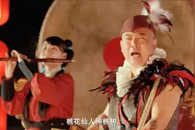 影视：郭德纲扮演的唐伯虎举办个人演唱会，这造型也是碉堡了视频封面