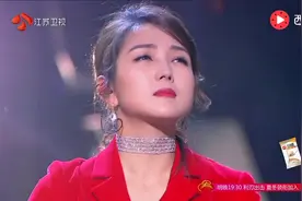 元宵晚会：何洁献唱《稳稳的的幸福》故事感十足，台下掌声不断！视频封面