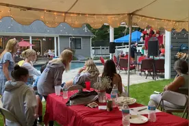 外国的party都干嘛？是不是特别“混乱”？实拍美国派对现场！视频封面