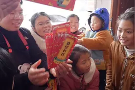 除夕桃子家发红包，凭运气抽奖，现场好热闹，这才有过年的气氛呀视频封面