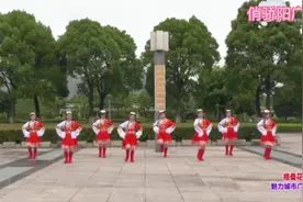 广场藏族舞《格桑花儿开》优美大方 等待着你回来 守望着你的爱