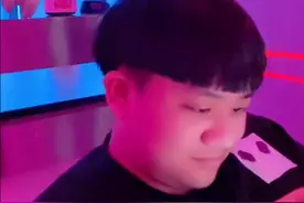 事件继续发酵！王以太被喷事件主角直播发声：八月一号再喷gai！