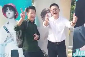 花样百出！男生追星有多疯狂？看那些疯狂追星的男粉丝们爆笑操作