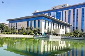 郑州一毕业生曝学校不退住宿费，老师：谁爆料的？没这个惯例视频封面