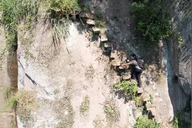 湖北最危险的天梯“亮梯子”，小伙徒手攀爬，每一步都触目惊心视频封面