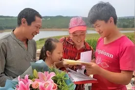 寒门贵子崔庆涛：699分上北大，收到录取通知书时，还在工地搬砖