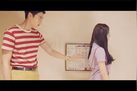 小伙喜欢隔壁班的女同学、最后发现玩伴才是真正喜欢的人！视频封面