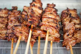 鱼虾和鸡肉牛皮癣患者千万不能碰？牛皮癣患者饮食要注意了视频封面