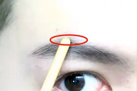 男生修剪眉毛不尴尬，2分钟教你修出帅气眉形！