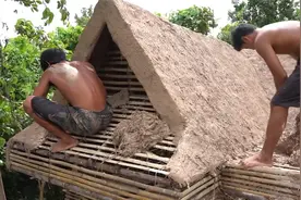 15天的建筑奇迹！小哥们在荒野外直接盖起来一栋超时尚别墅part.1视频封面