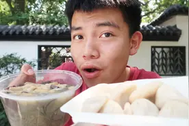 来南京吃正宗“鸭血粉丝汤”，18块钱一碗配汤包，一大早挤满了人视频封面