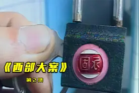 男子为防止女友红杏出墙，竟用一把大锁锁住女友下身，悬疑片！