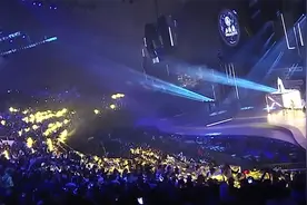 没见过这么嚣张的人！原唱怎么唱都不火，翻唱却一炮而红播放破亿视频封面