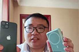 iPhone14可用，轻磁无线充电器，最高20W快充视频封面