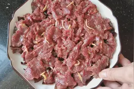 用半斤牛里脊，切一切，试试一个新吃法，肉质嫩滑口感好，真好吃