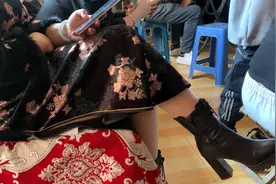 92年女子回家过年穿搭太随意，看到71年小姨的打扮瞬间不淡定了视频封面